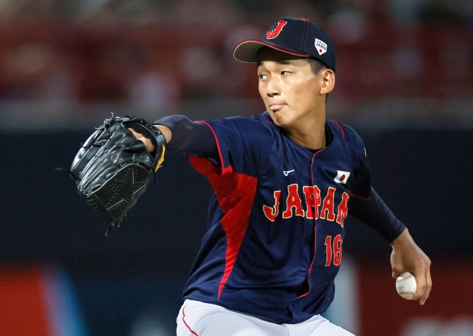 　台湾戦で力投する前田