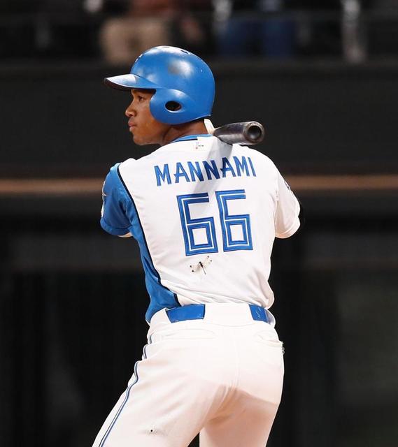 まさかの珍事 日本ハム・万波 背中にトンボが止まったまま三振 初球