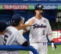 　３回死、左越えソロを放った山田（撮影・伊藤笙子）