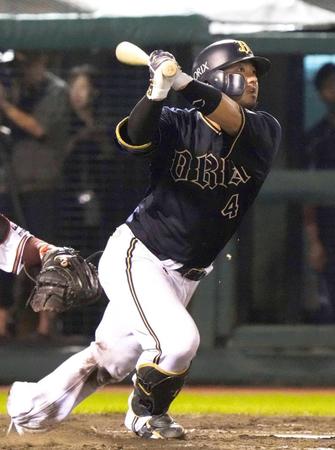 　延長１１回、決勝２ランを放つ森