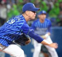 　雨の中、力投する平良（撮影・吉澤敬太）