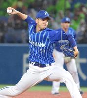 　力投する平良（撮影・吉澤敬太）