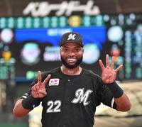 　チームを勝利に導く２４号本塁打を放ちご機嫌のポランコ（撮影・開出牧）