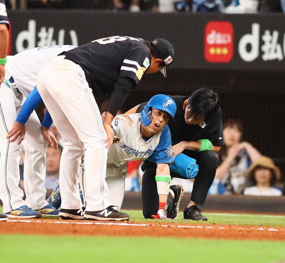 日本ハム 五十幡が一塁手と接触して途中交代 サヨナラ呼び込む