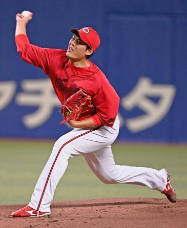 　７回無失点で８勝目を挙げた広島・九里＝バンテリンドーム
