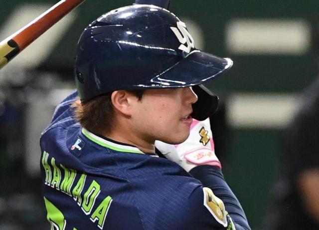 ヤクルト・浜田太貴が超美技　巨人・岡本和真の大飛球をフェンスにぶつかりながら好捕　当初二塁打判定もリクエストでアウトに