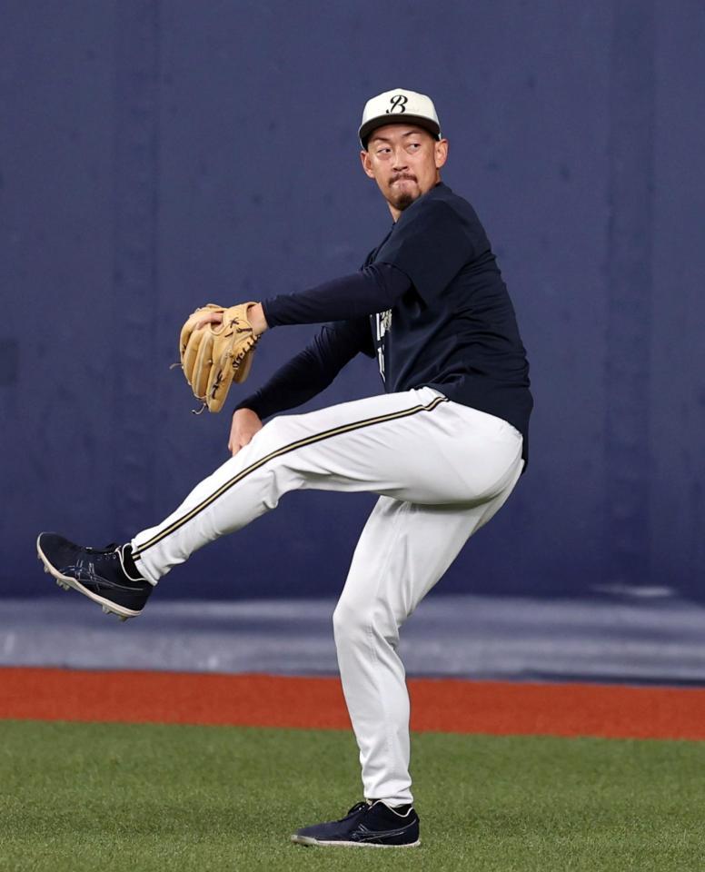 　キャッチボールする平野佳（撮影・山口登）