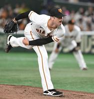 　ヤクルト打線相手に好投するグリフィン（撮影・佐々木彰尚）