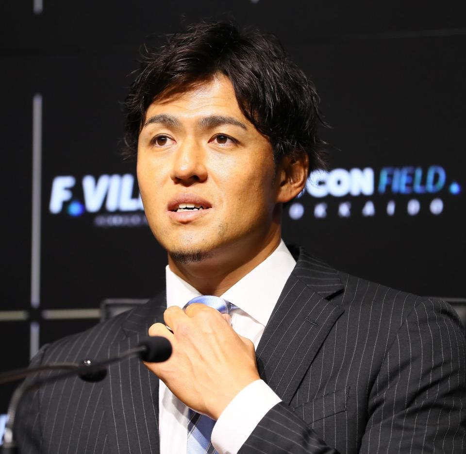 　引退会見でプロ野球生活を振り返る木村（撮影・中島達哉）