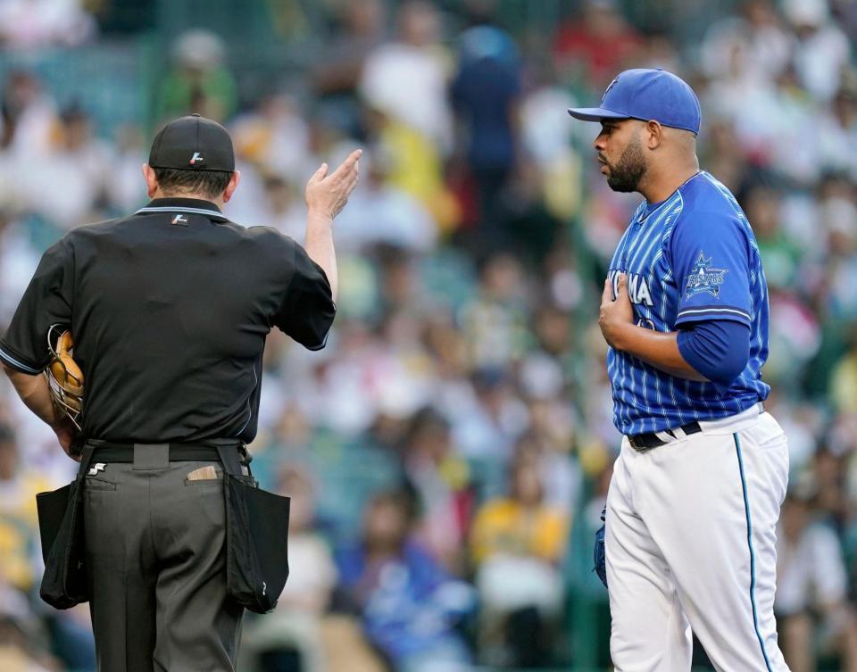 　９回、島田への危険球で退場となったエスコバー