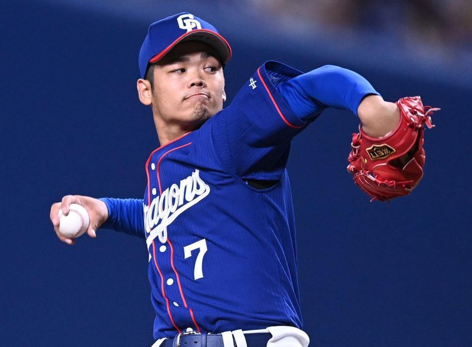 　広島戦に先発し投げ込む根尾＝１８日