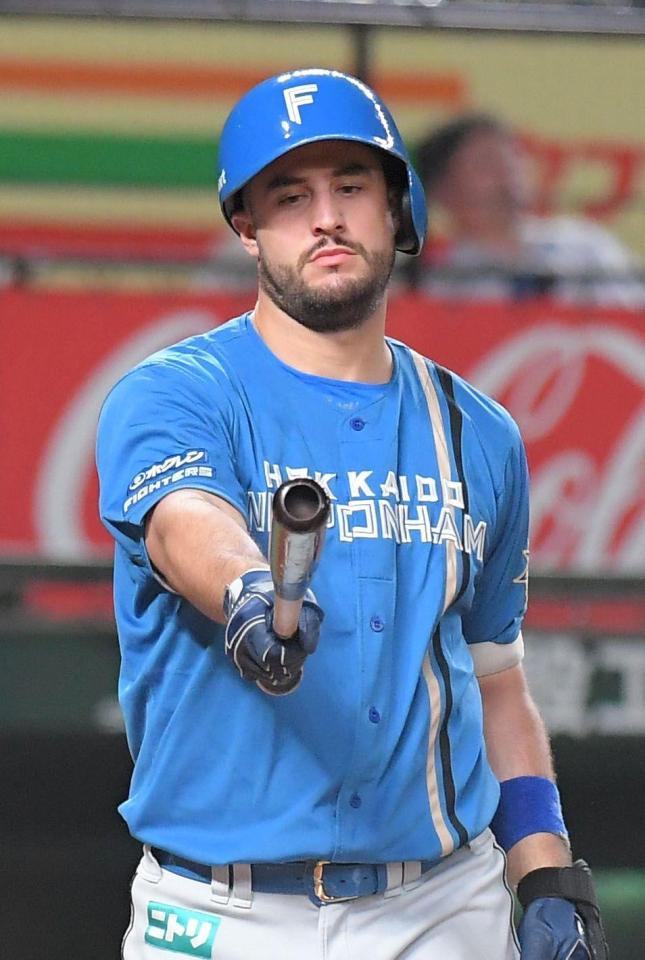 　６回、マルティネスは左越えに１５号ソロを放つ（撮影・佐藤厚）