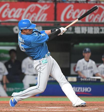 　４回、木村は左線二塁打を放つ（撮影・佐藤厚）