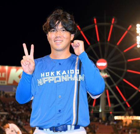 　２勝目を挙げ、笑顔を見せる金村（撮影・伊藤笙子）