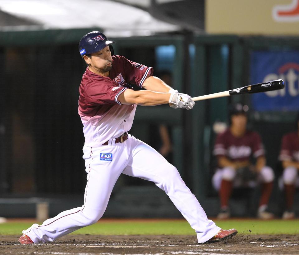 　２回、遊ゴロ併殺打に倒れる阿部（撮影・伊藤笙子）