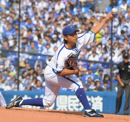 　巨人打線を相手に力投する今永（撮影・佐藤厚）