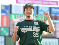 　サヨナラ２ランを放ち、試合後笑みを浮かべる島内（撮影・伊藤笙子）