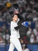 　５回、勝ち越しを許し厳しい表情の小島（撮影・金田祐二）