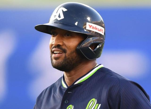 ヤクルト応援団 5回の攻撃でバレンティン、古田らレジェンドOBの