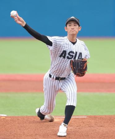 　力投する亜大・草加勝（撮影・吉澤敬太）