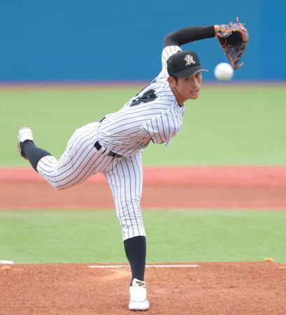 　力投する亜大・草加勝（撮影・吉澤敬太）