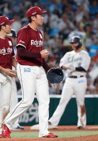 　８回、佐藤龍（奥）に勝ち越し三塁打を打たれた渡辺翔