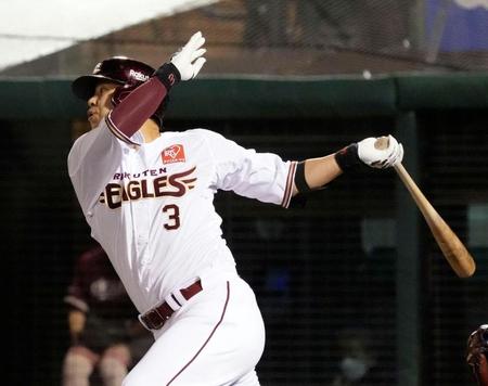 　３回、浅村が右前に同点打を放つ