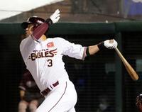 　３回、浅村が右前に同点打を放つ