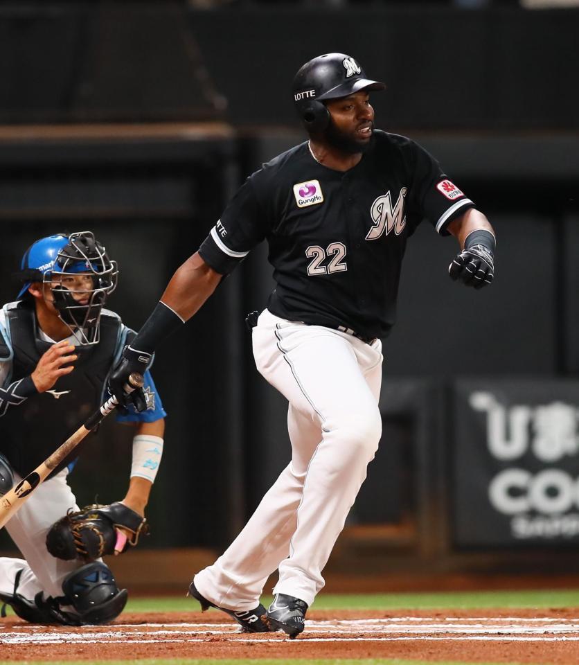 　１回、先制適時内野安打を放つポランコ（撮影・中島達哉）