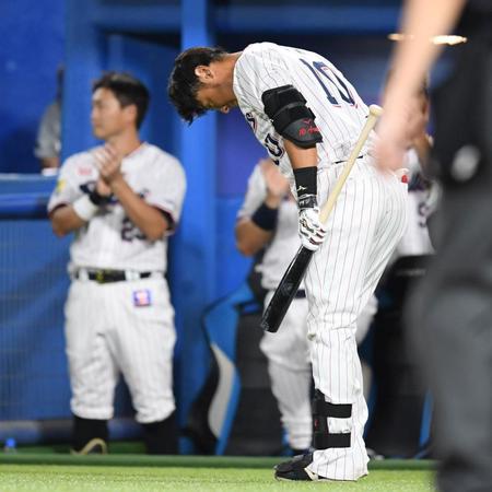 ヤクルト・荒木貴裕　現役最後の試合は空振り三振と左飛も３万人のファンから万感の拍手