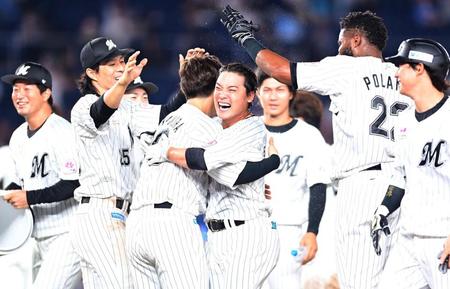 劇的サヨナラ打のロッテ・石川慎「最後、松田さんのことしゃべってもいいですか？」　引退の巨人・松田に感謝