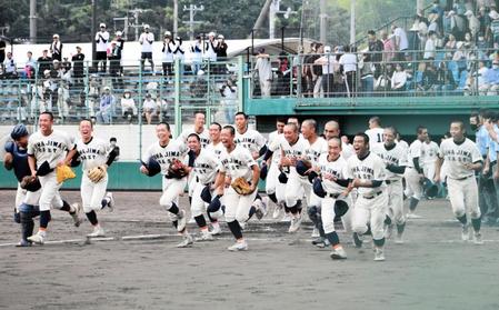 宇和島東が２年連続四国大会へ　１年生右腕の継投で小松との３位決定戦を制す