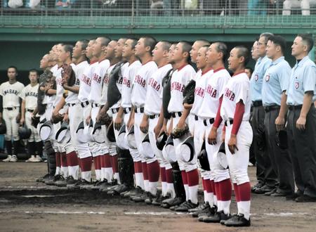 愛媛１位校での四国大会出場を決めた松山商ナイン（撮影・斉藤章平）