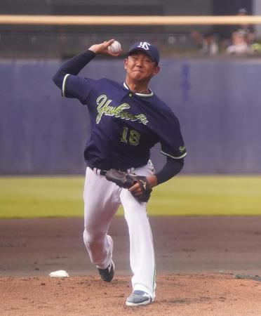 　３カ月ぶりの実戦登板で力投する奥川（撮影・高石航平）