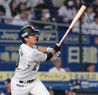 　１回、石川慎が中越えに逆転の２ランを放つ（撮影・堀内翔）