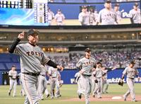 　スタンドにあいさつする原監督