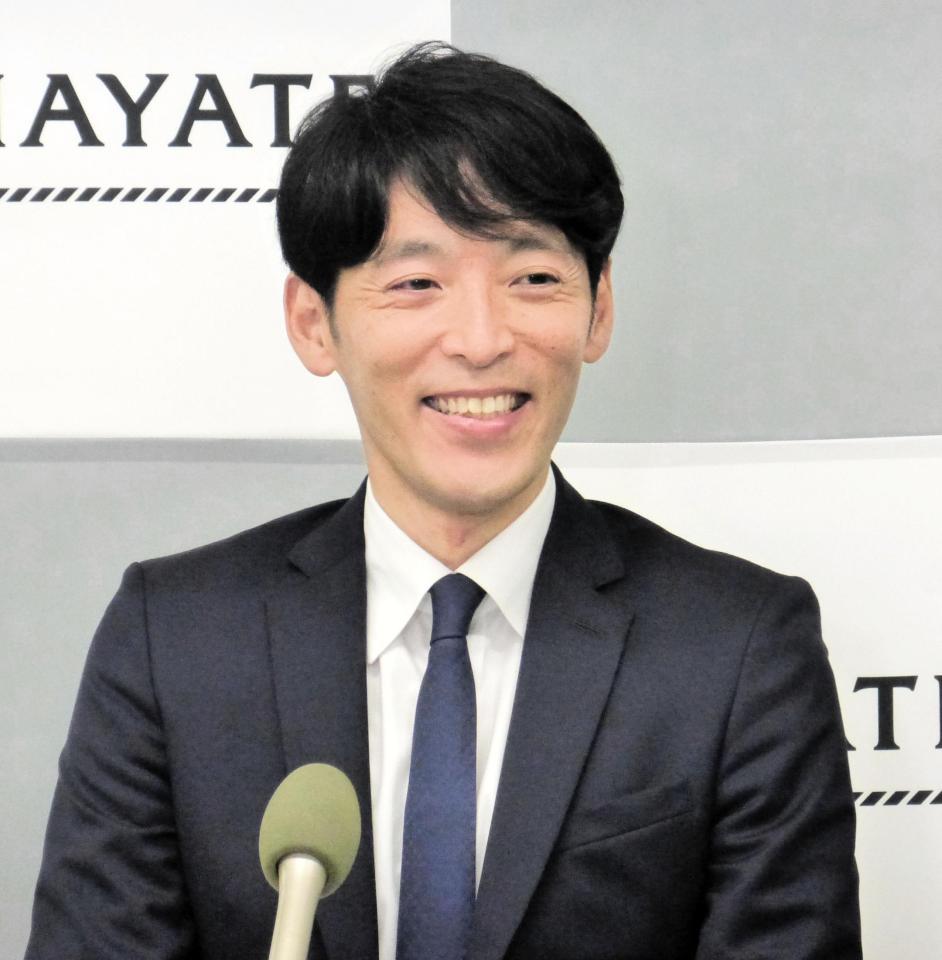 　会見を開いた「ハヤテ２２３（ふじさん）」の代表取締役社長・杉原行洋氏