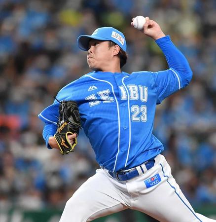 　２２年９月の日本ハム戦で力投する公文