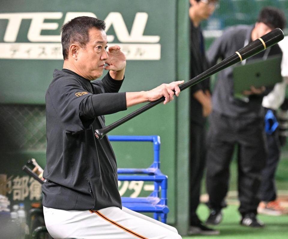 　練習を見つめる原監督