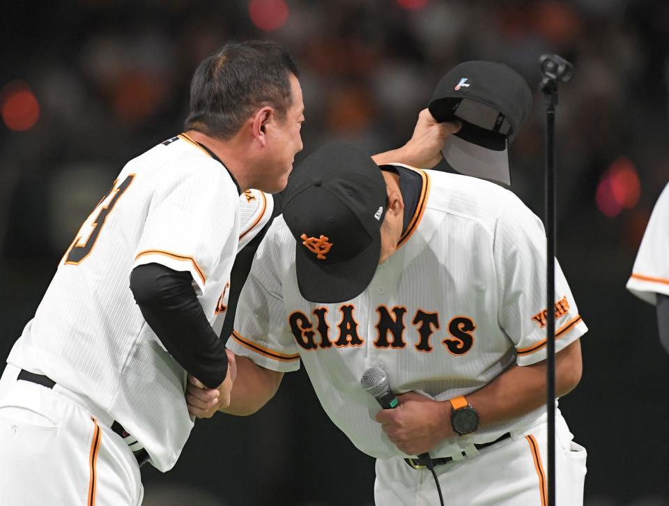 元原監督、阿部慎之介選手のユニフォームです - 野球