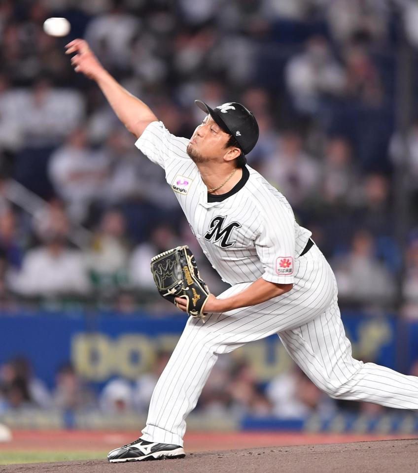 　先発マウンドで力投する沢村（撮影・開出牧）