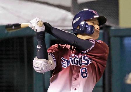 　６回、同点３ランを放つ辰己