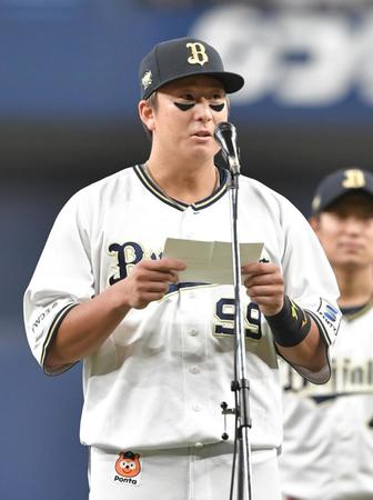 　セレモニーで挨拶する杉本（撮影・石井剣太郎）