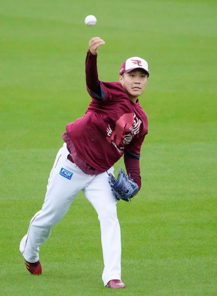 　ロッテ戦が雨天中止になり、キャッチボールで調整する則本