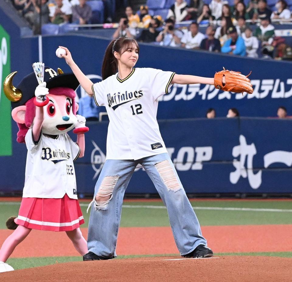 AMEFURASSHIがオリックス始球式に登場 愛来がノーバン投球