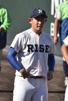 　試合前、リラックスする履正社・元木翔大