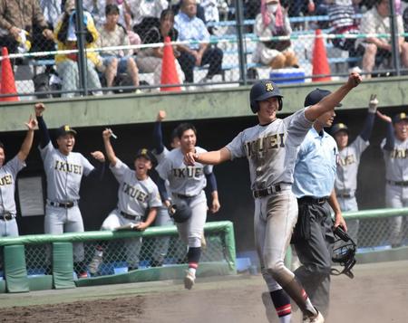 仙台育英・山田　適時三塁打「笑顔で終われてうれしい」　土浦日大と２校同時優勝