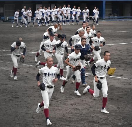 　５年連続の秋Ｖを達成した大阪桐蔭ナイン