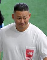 　ジャイアンツ球場に顔を出した中田翔（撮影・佐藤厚）