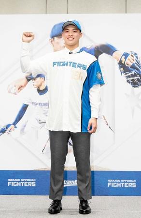 日本ハム“台湾の宝”孫易磊が入団会見「勝利に貢献したい」稲葉ＧＭ「世界で戦えるピッチャーに」育成４年契約、背番号１９６